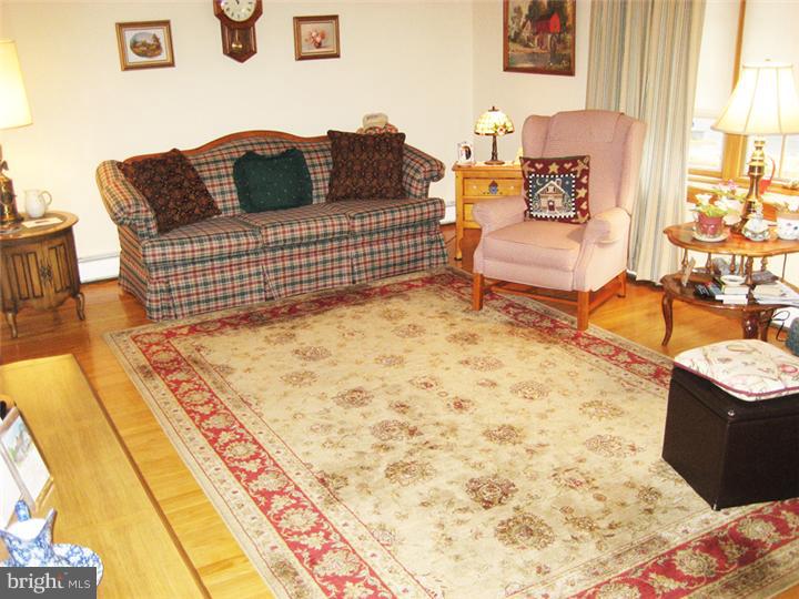 5 Robin Road Holland, PA 18966 - Photo 3 of 16 Living Room