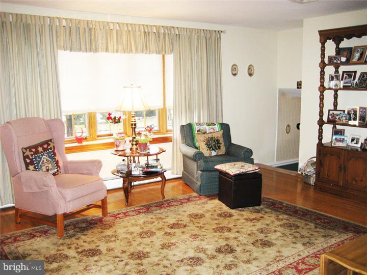 5 Robin Road Holland, PA 18966 - Photo 4 of 16 Living Room