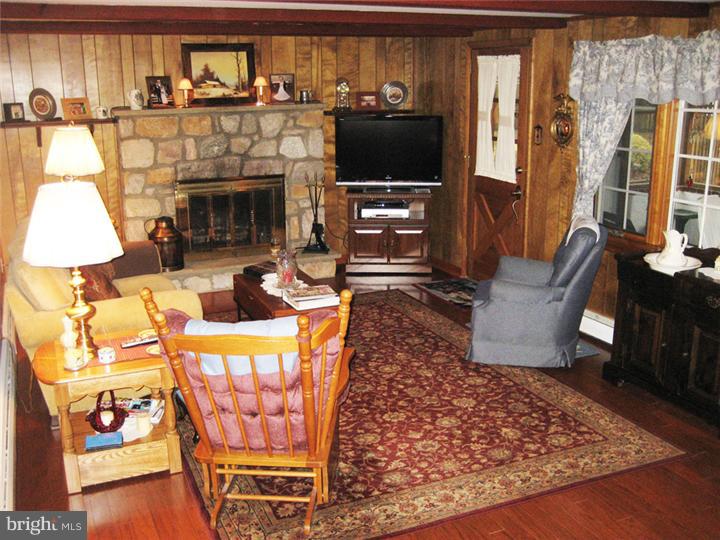 5 Robin Road Holland, PA 18966 - Photo 8 of 16 Family Room