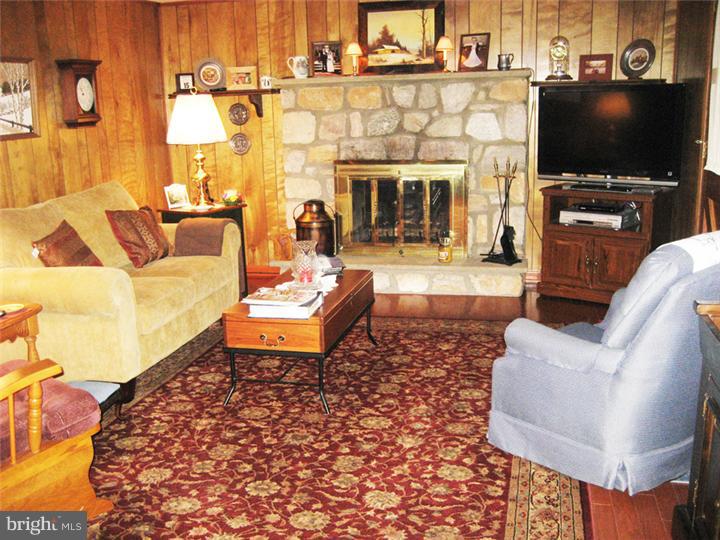 5 Robin Road Holland, PA 18966 - Photo 9 of 16 Family Room