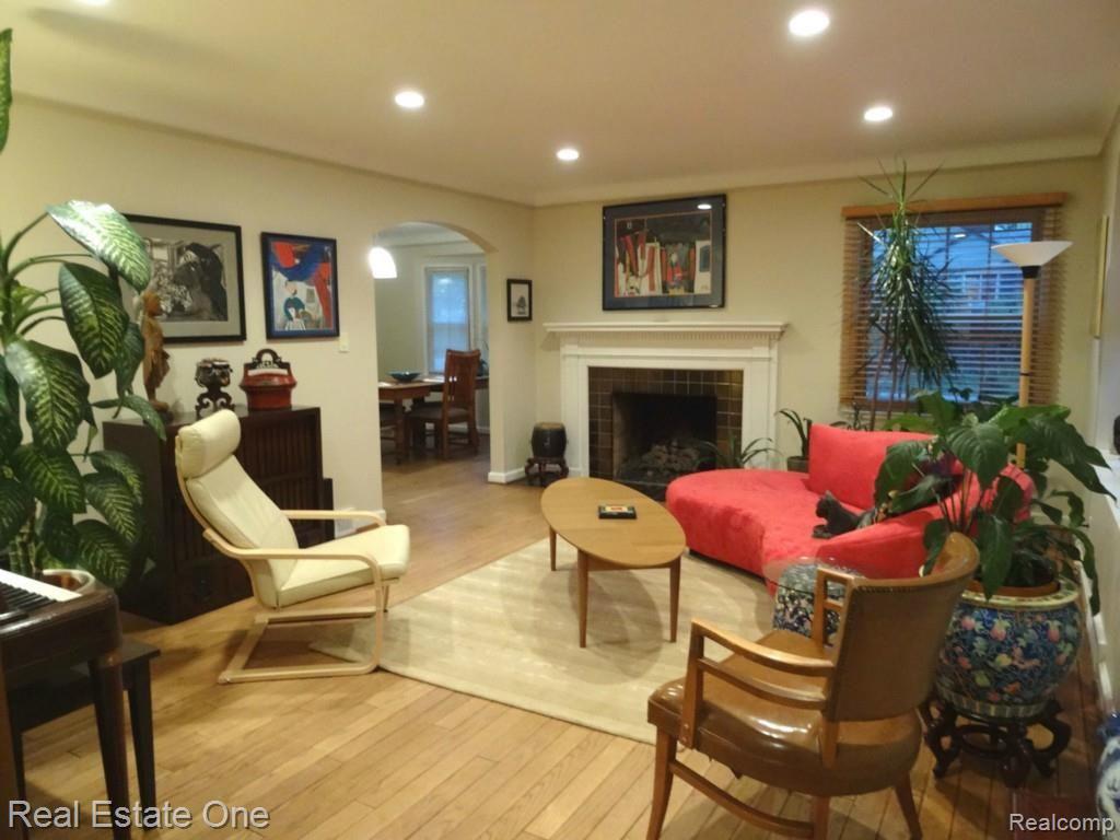 4039 Kenmore Road Berkley, MI 48072 - Photo 2 of 31 1 Living Room-1.jpg