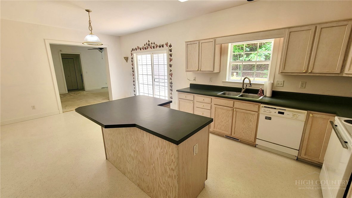 966 Burkett Road Boone, NC 28607 - Photo 6 of 23