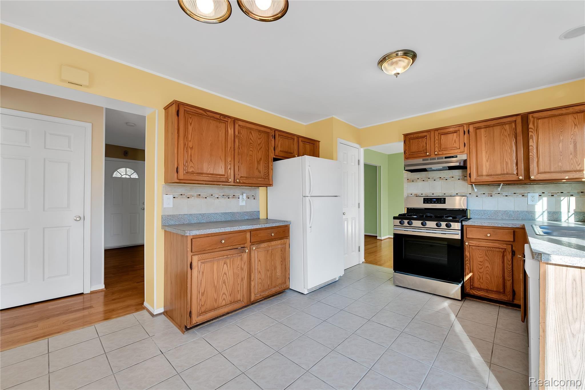 938 Paddington Road Canton, MI 48187 - Photo 11 of 33 938 Paddington - HD Drone Photography-8.JPG