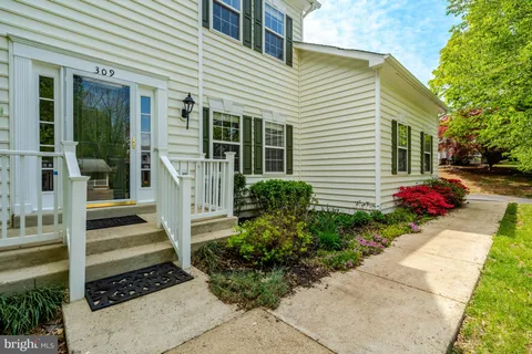 $899,000 | 309 Ayrlee Avenue Northwest, Leesburg, VA 20176