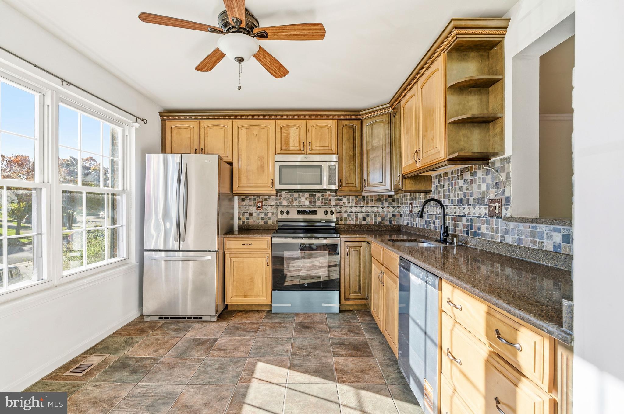 6 Offspring Court Perry Hall, MD 21128 - Photo 10 of 39 Kitchen has eating area by window