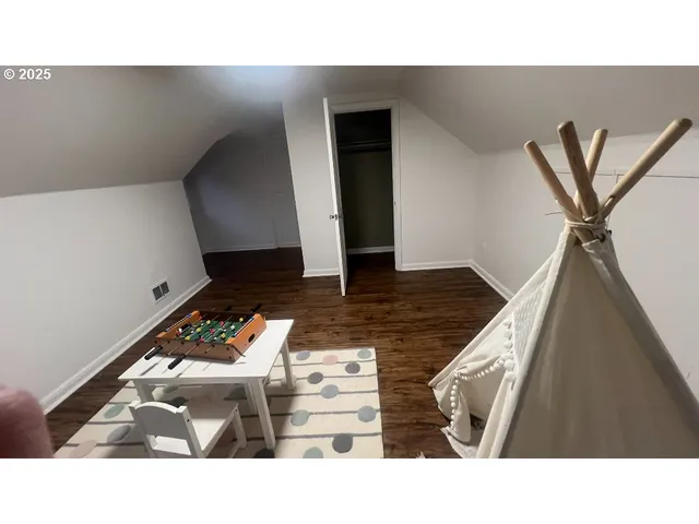 a black and white photo of a living room