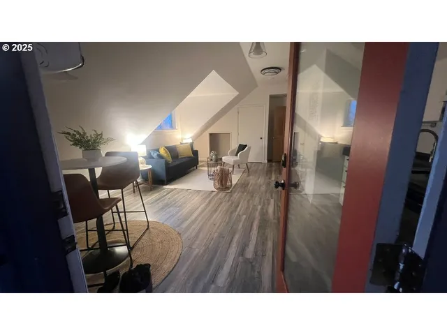 a black and white photo of a living room