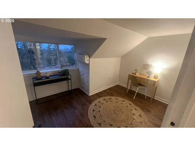 a black and white photo of a living room