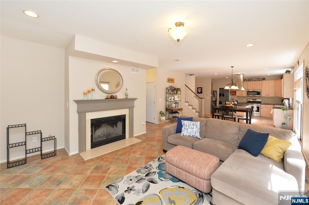 21 Split Rock Road North Haledon, NJ 07508 - Photo 11 of 27