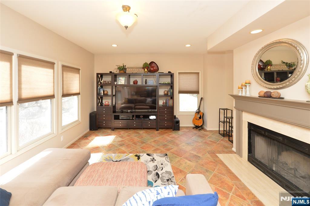 21 Split Rock Road North Haledon, NJ 07508 - Photo 12 of 27