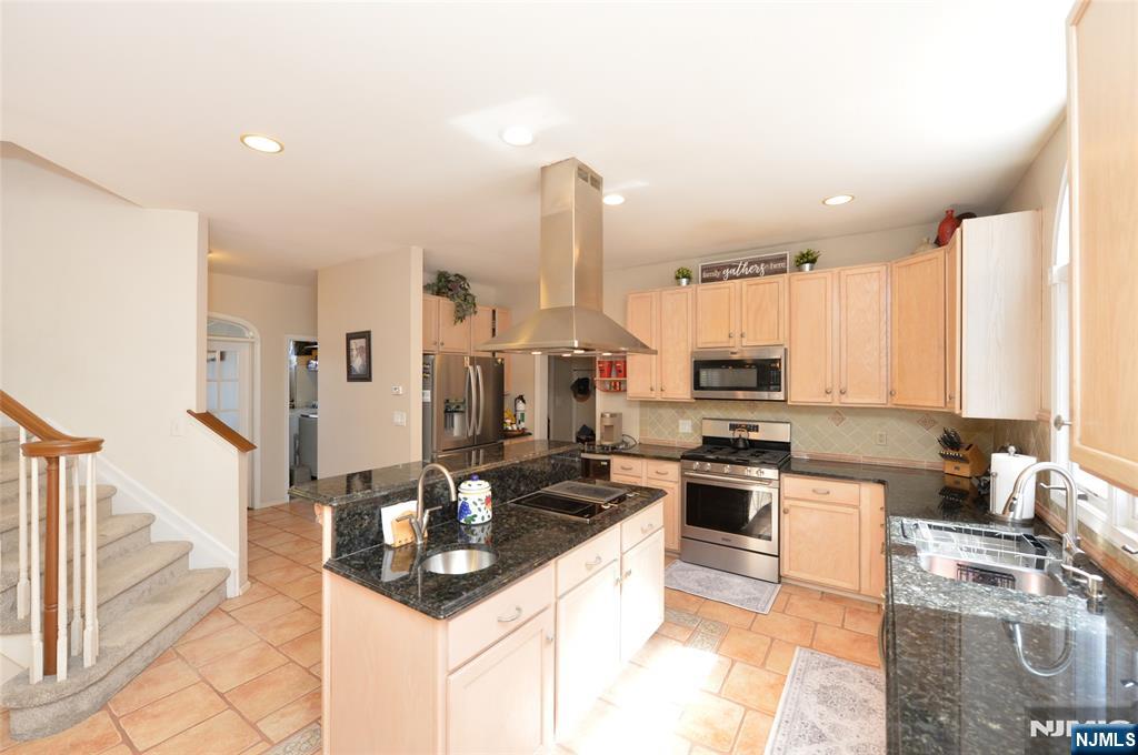 21 Split Rock Road North Haledon, NJ 07508 - Photo 13 of 27