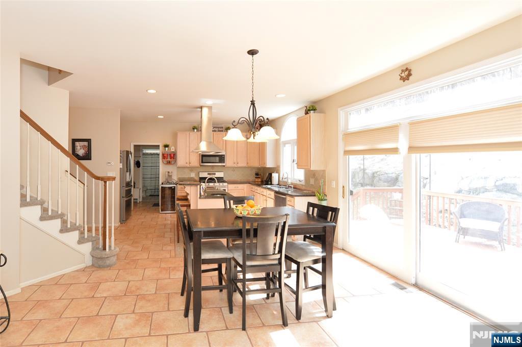 21 Split Rock Road North Haledon, NJ 07508 - Photo 16 of 27