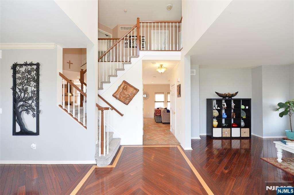 21 Split Rock Road North Haledon, NJ 07508 - Photo 2 of 27