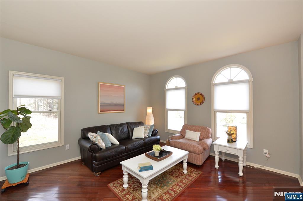 21 Split Rock Road North Haledon, NJ 07508 - Photo 8 of 27