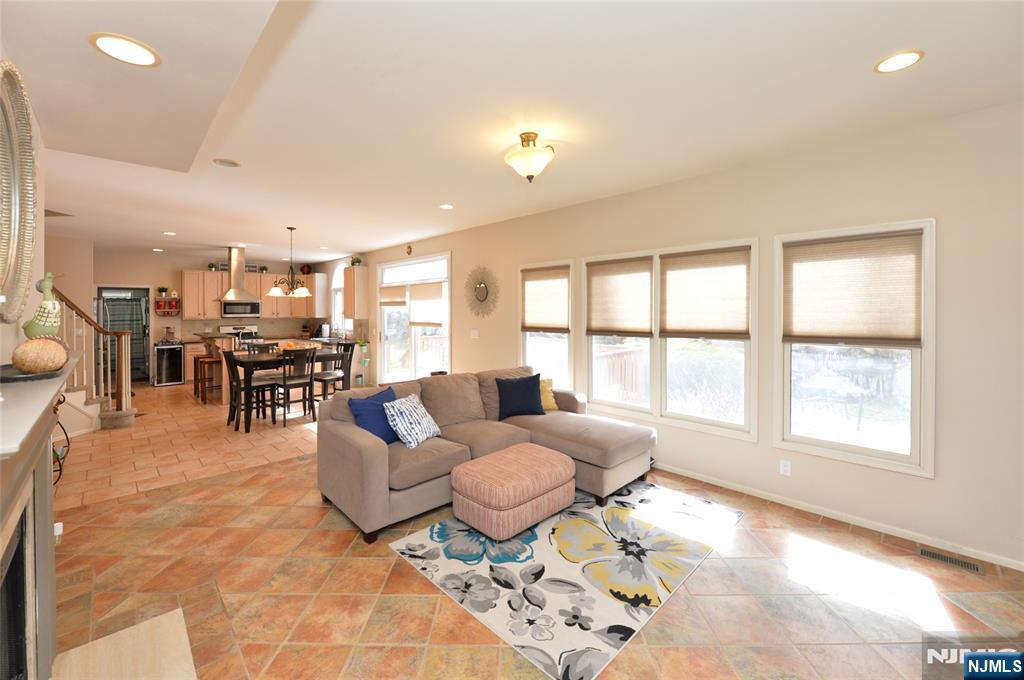 21 Split Rock Road North Haledon, NJ 07508 - Photo 10 of 27