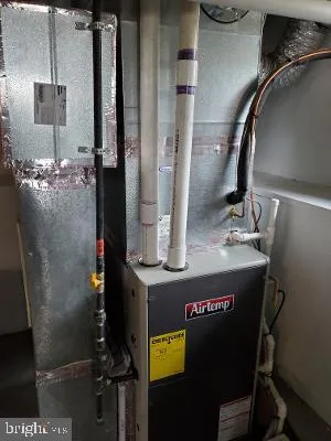 a view of utility room