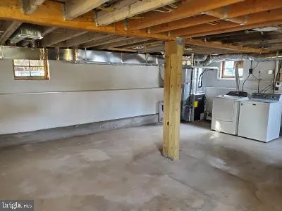 $3,900 | 2306 Commonwealth Avenue, Alexandria, VA 22301