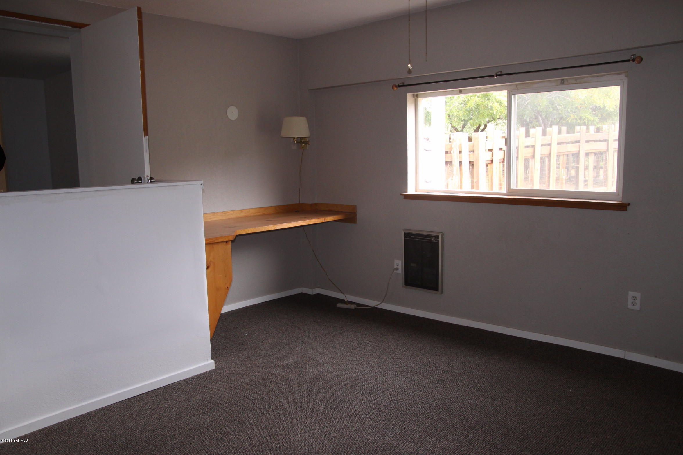 741 McPhee Road Naches, WA 98937 - Photo 11 of 16 an empty room with a window