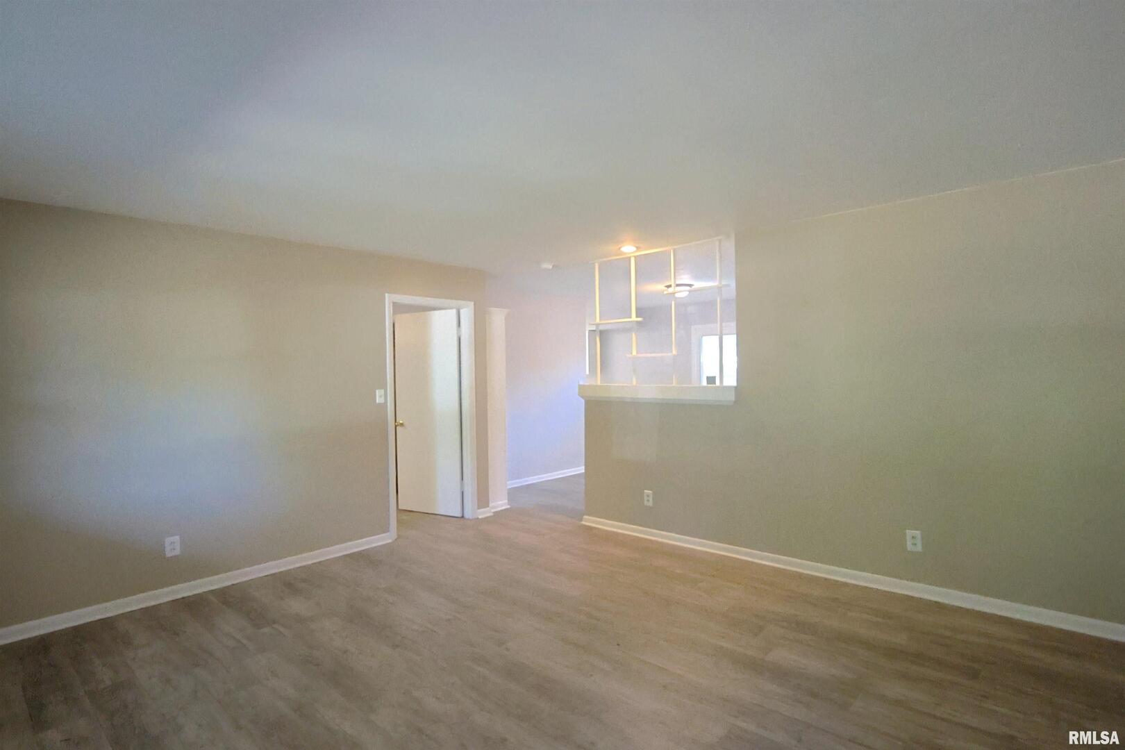 11 Ridge Road Centralia, IL 62801 - Photo 4 of 23