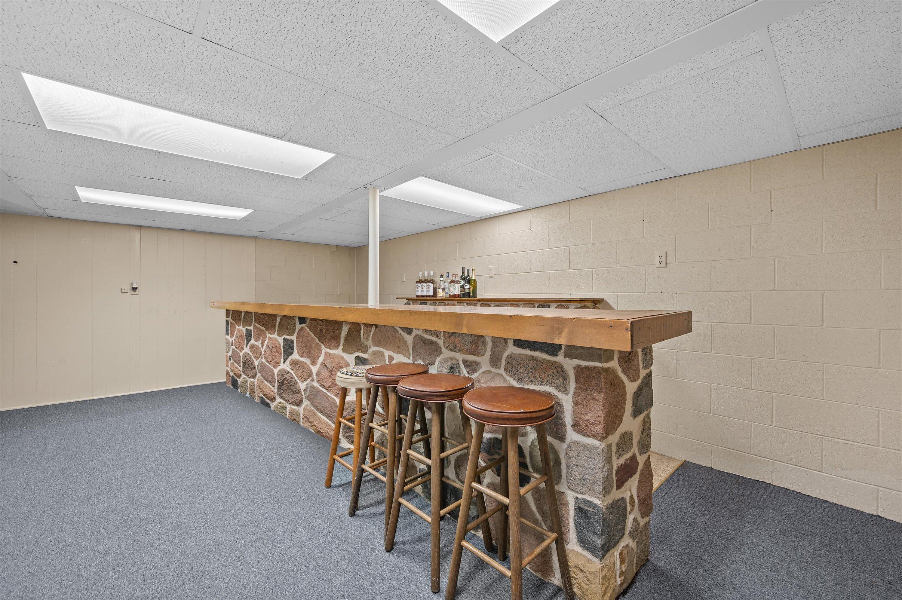 405 Plat Road Richfield, WI 53017 - Photo 25 of 42 Bar