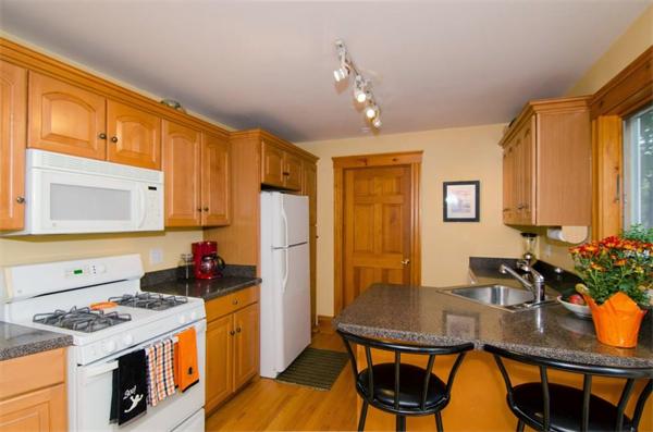 29 Lookout Road Medford, MA 02155 - Photo 7 of 26