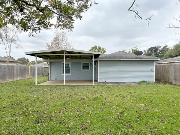 $1,695 | 2703 Thomas Avenue, Pasadena, TX 77506