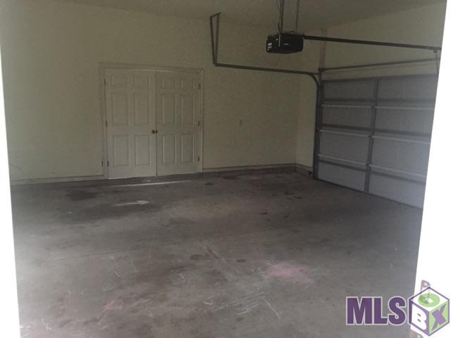 6071 Wicker Ridge Court Slaughter, LA 70777 - Photo 14 of 15 Garage