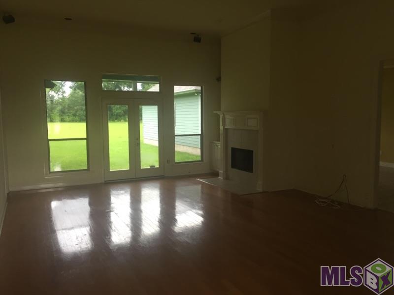 6071 Wicker Ridge Court Slaughter, LA 70777 - Photo 9 of 15 Livingroom