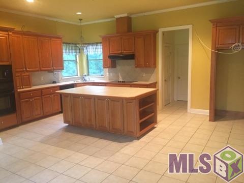 6071 Wicker Ridge Court Slaughter, LA 70777 - Photo 10 of 15 Kitchen