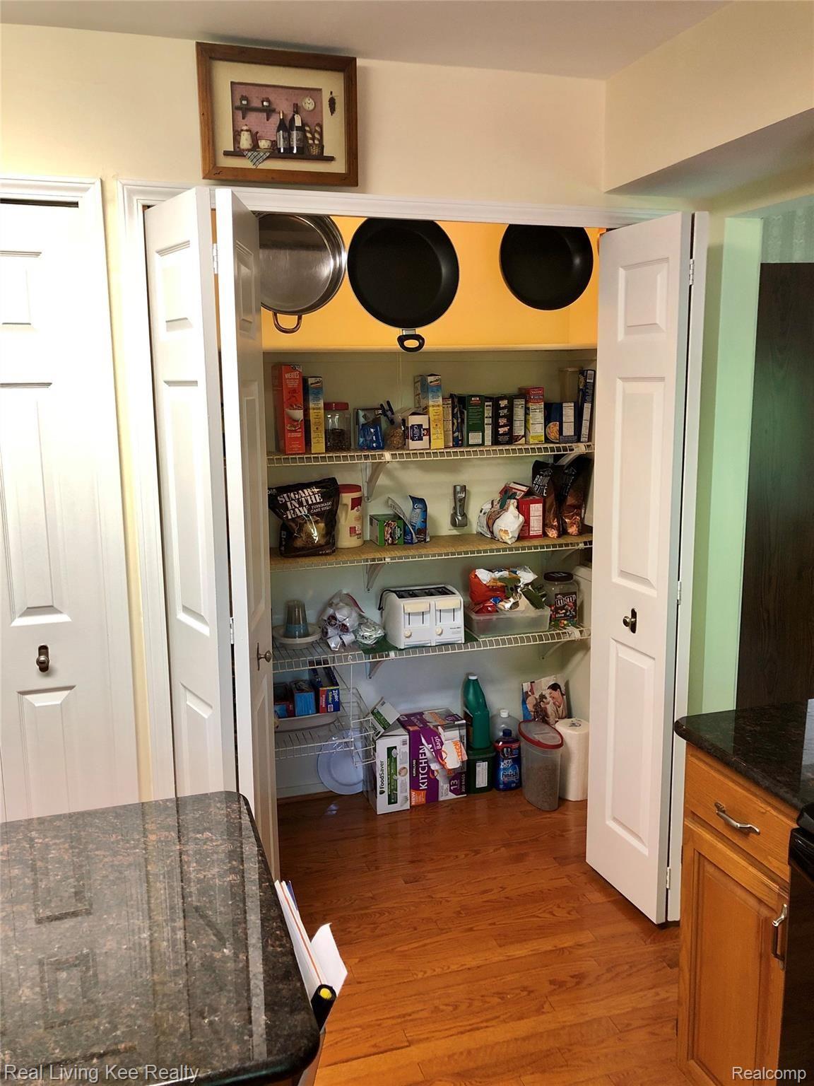 415 Ivy Wood Court Rochester, MI 48307 - Photo 11 of 23 IMG_4097.jpg