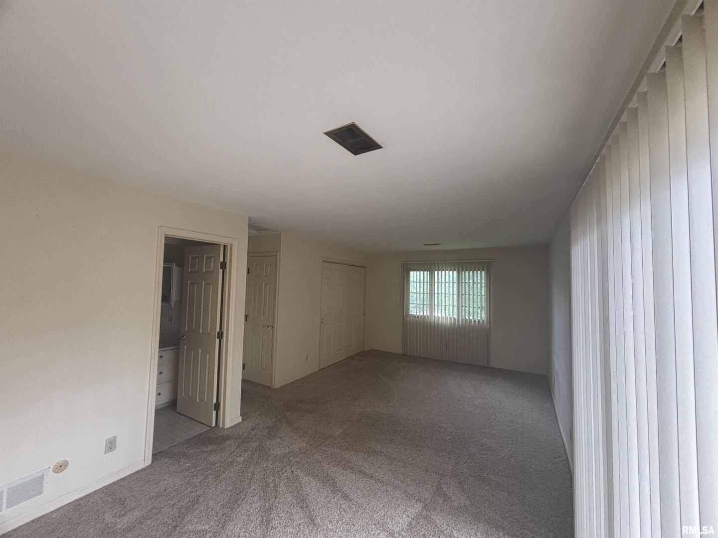 920 17th Street, Unit 28 Moline, IL 61265 - Photo 5 of 17 a view of an empty room and window