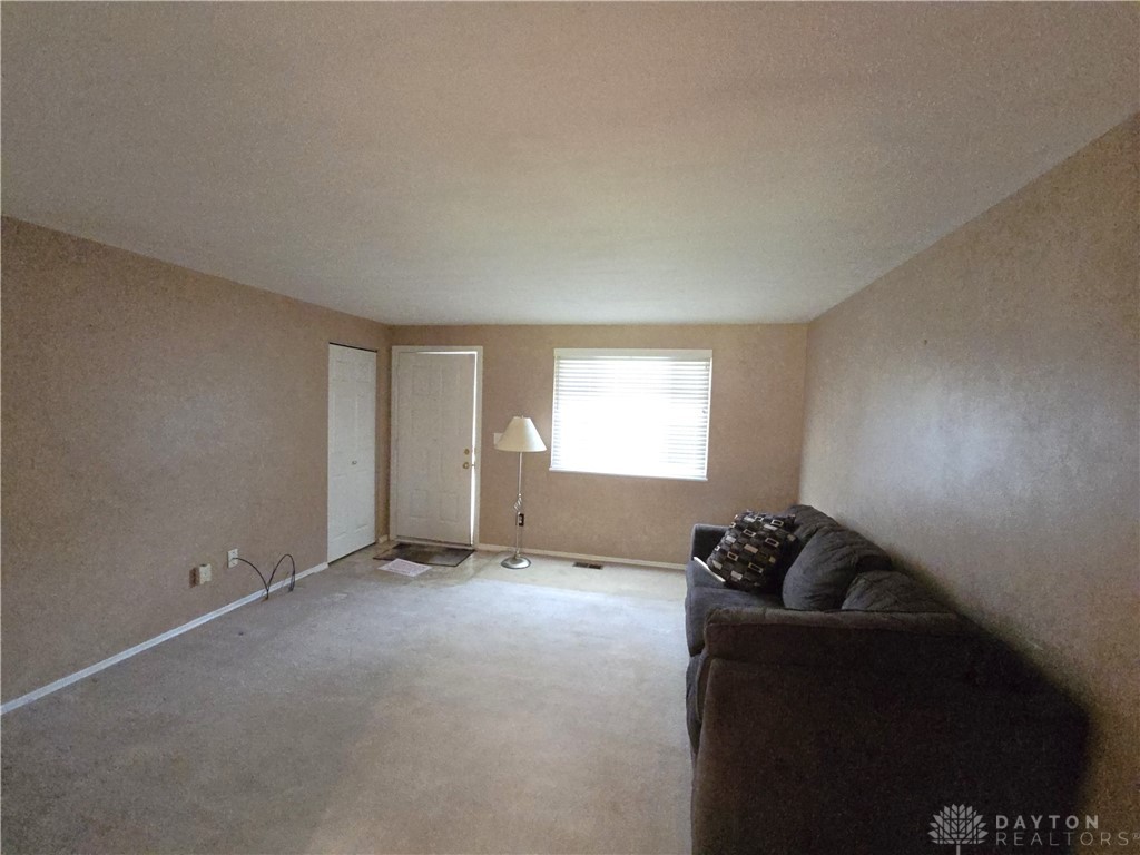 7007 Highbury Road Huber Heights, OH 45424 - Photo 2 of 11