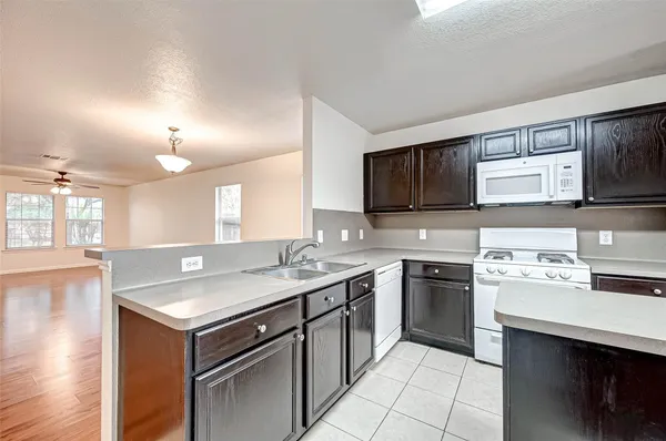 $2,000 | 7910 Raven Creek Lane, Cypress, TX 77433