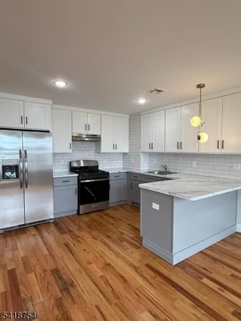 $2,650 | 214 South 10th Street, Newark, NJ 07103