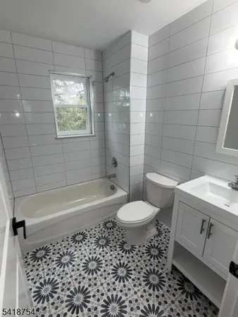 $2,650 | 214 South 10th Street, Newark, NJ 07103