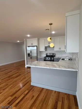 $2,650 | 214 South 10th Street, Newark, NJ 07103