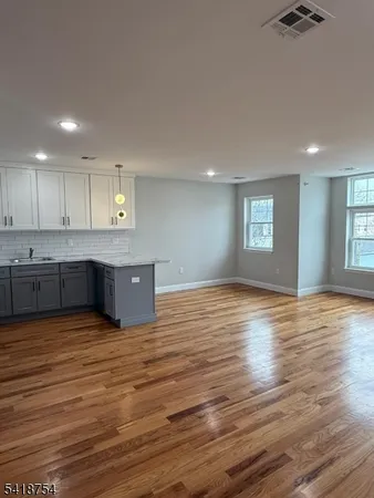 $2,650 | 214 South 10th Street, Newark, NJ 07103