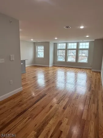 $2,650 | 214 South 10th Street, Newark, NJ 07103