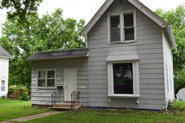 $49,900 | 606 South Main Street, Blue Earth, MN 56013