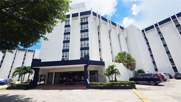 $310,000 | 9682 Fontainebleau Boulevard, Unit 203, Miami, FL 33172