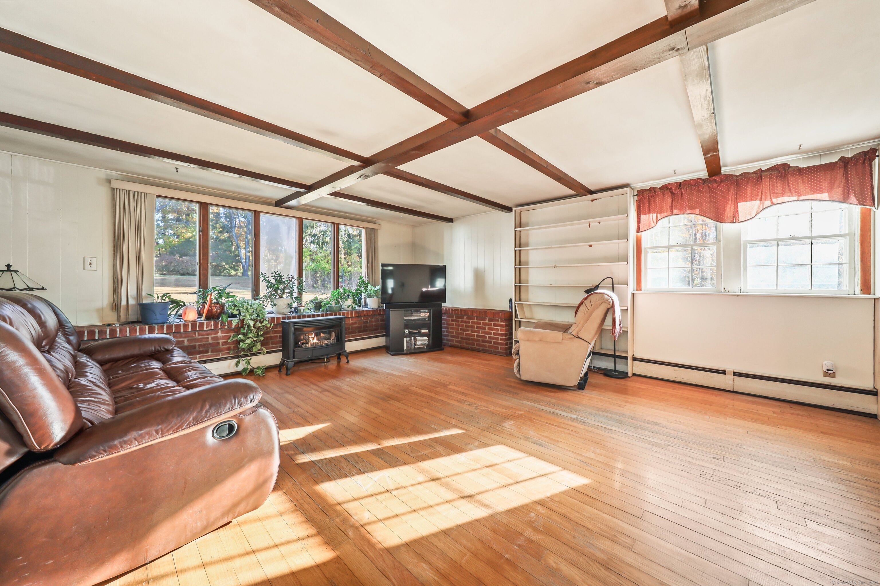 20 Hydelor Avenue Prospect, CT 06712 - Photo 9 of 40 a living room with furniture gym equipment and large windows