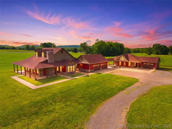 $759,000 | 467281 Highway 100, Stilwell, OK 74960