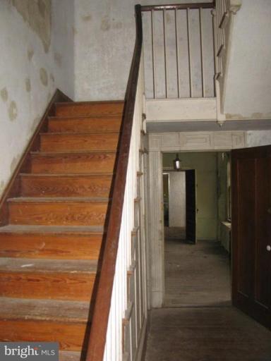 3471 Remount Road Front Royal, VA 22630 - Photo 9 of 30 Staircase