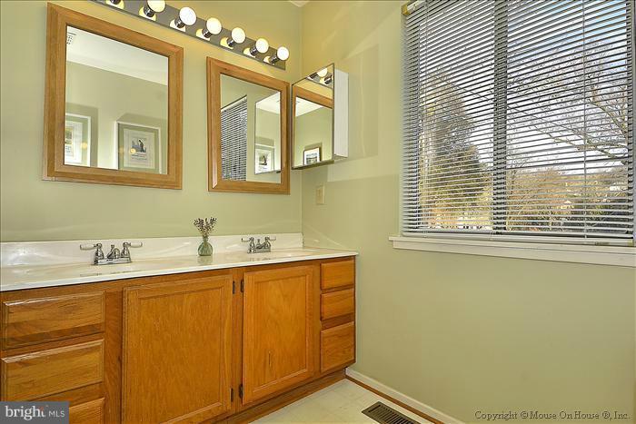6510 Ridge Drive Bethesda, MD 20816 - Photo 27 of 30 Bath (Master)