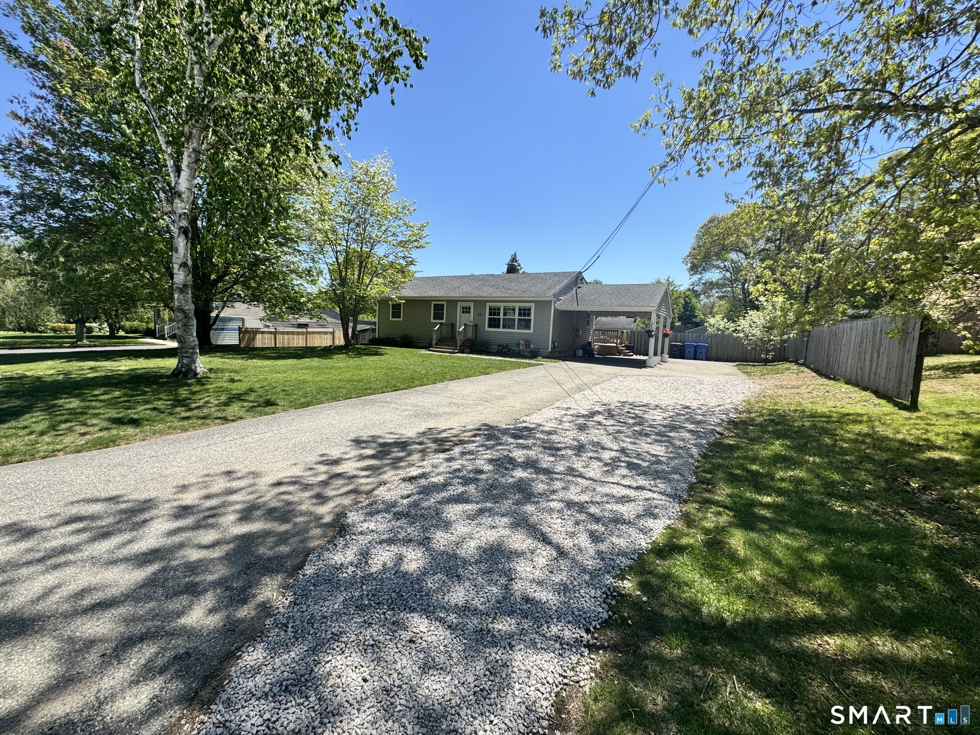 93 Georgia Road Montville, CT 06370 - Photo 3 of 38