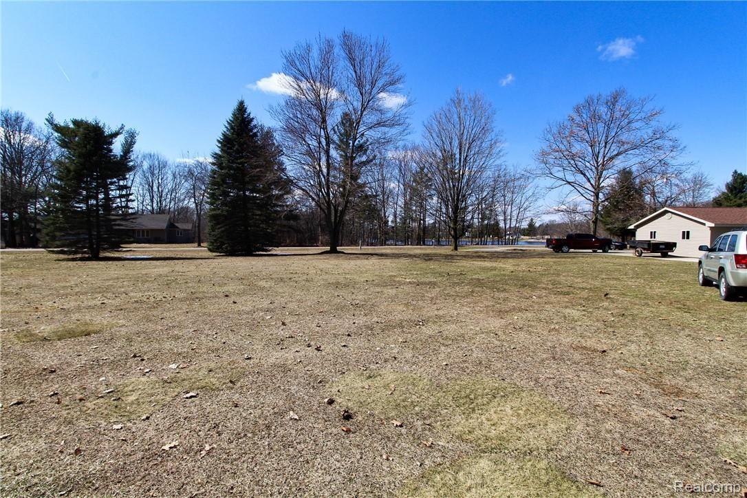 1807 Peppermill Road Lapeer, MI 48446 - Photo 52 of 65 IMG_2718.jpg