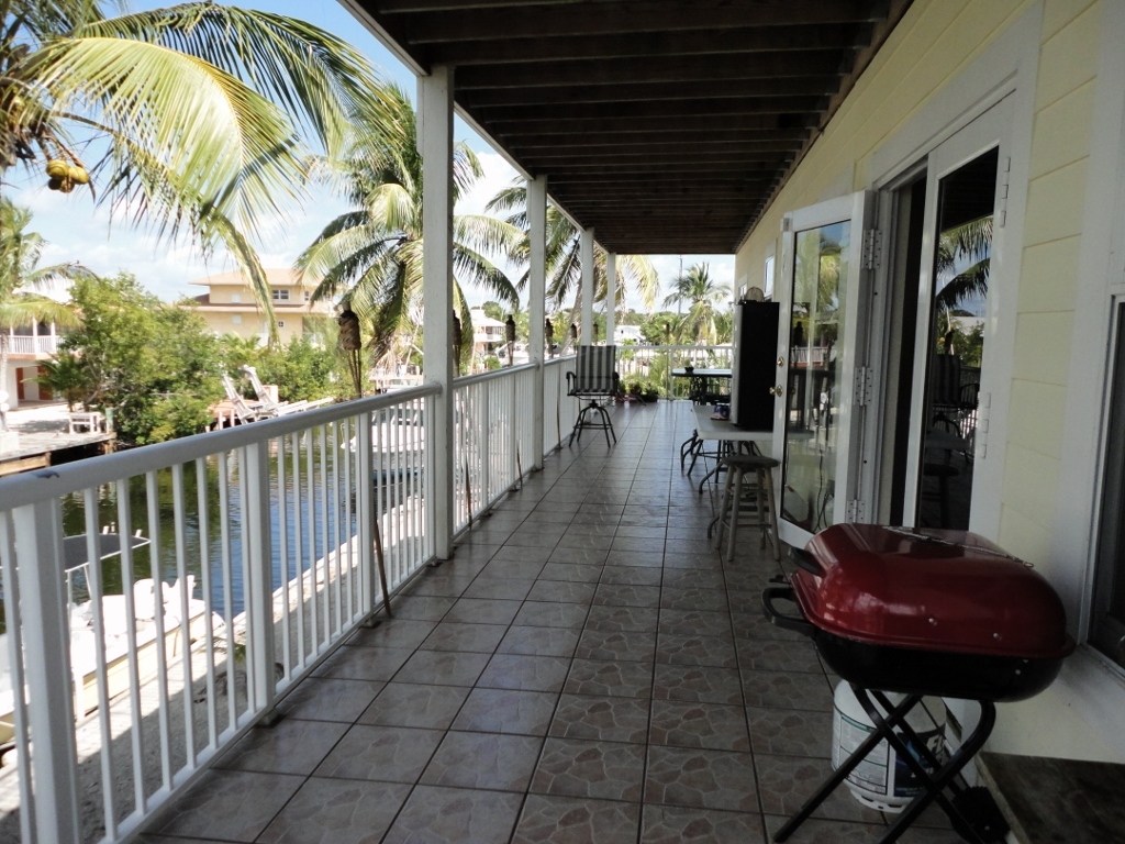 280 Lower Matecumbe Road Key Largo, FL 33037 - Photo 2 of 19 Lots of decks