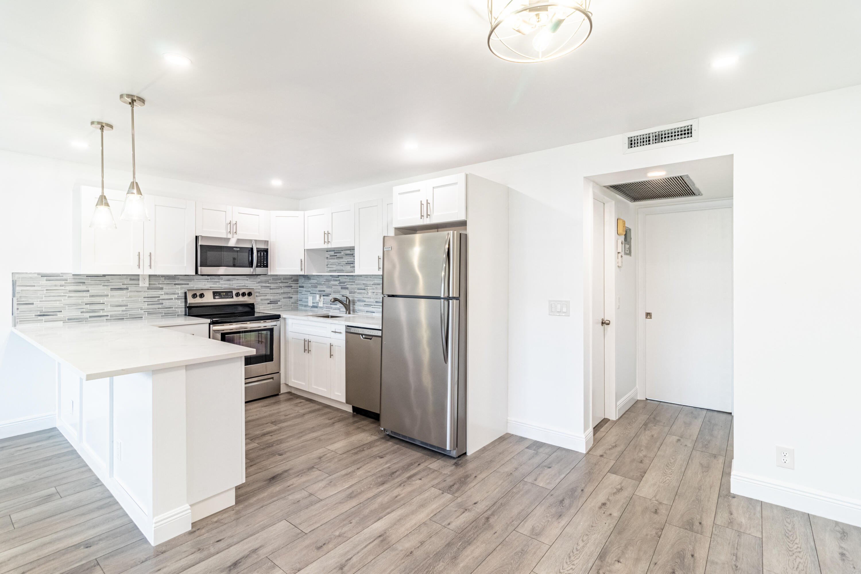 185 Mansfield F Boca Raton, FL 33434 - Photo 6 of 21 Beautiful set-up