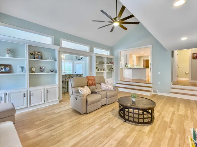 $895,000 | 102 Castle Harbor Drive, Summerville, SC 29483