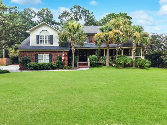 $895,000 | 102 Castle Harbor Drive, Summerville, SC 29483